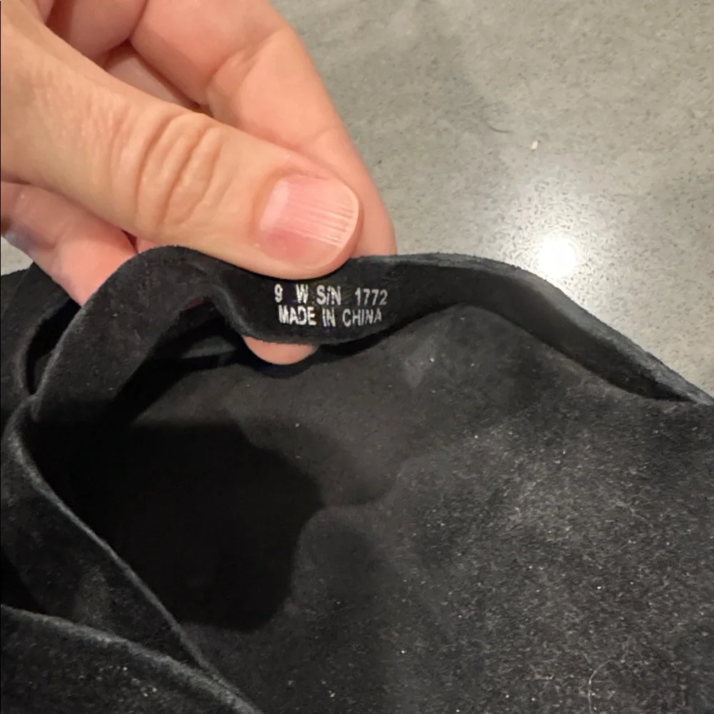 Ugg Australia Soft Black and Tan Women's Wedges size 9 - Picture 10 of 11